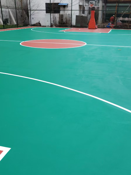 武陵 球场长期使用易出现地面开裂